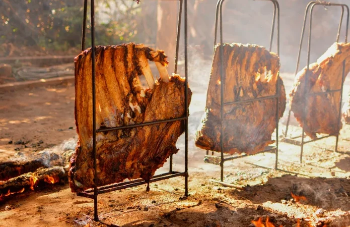 Churrasco de chão represents a traditional gaucho barbecue style deeply rooted in the culture of southern Brazil.